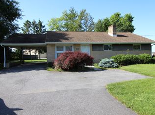 374 E Main St, Leola, PA 17540