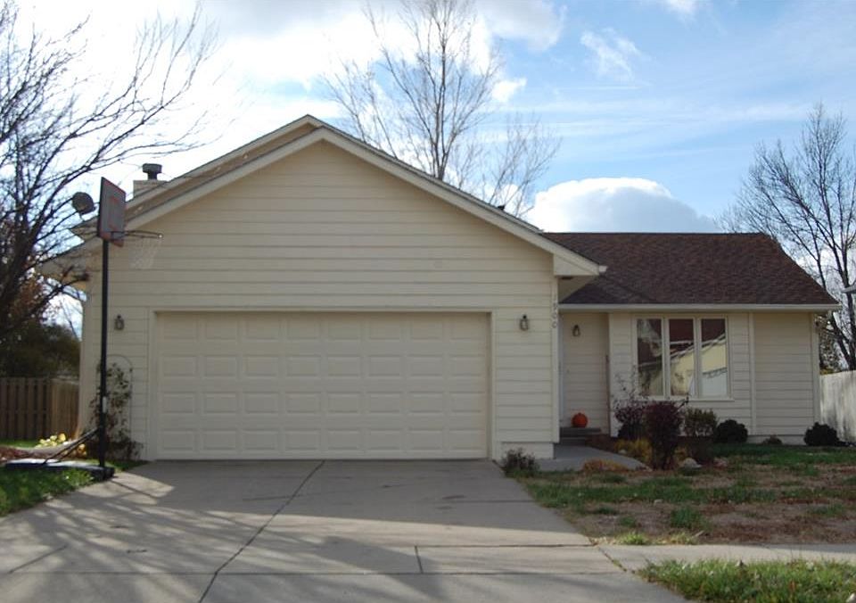 2nd image of 1900 5th St SW