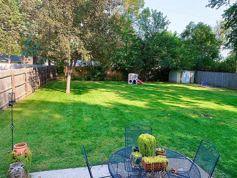 1st image of 2020 E Manor Dr