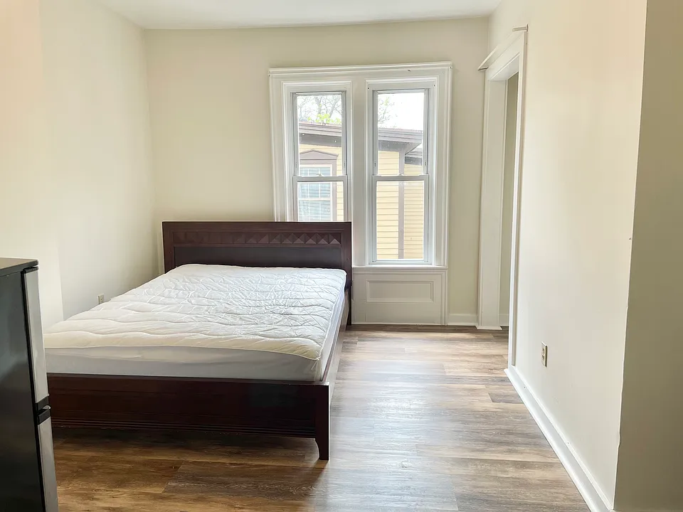 87 E Main St #4