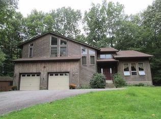 33 Stacy Lee Dr, Newburgh, NY 12550