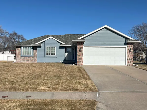 820 Briarwood Ave, Hastings, NE 68901