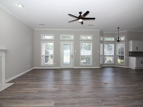3rd image of 221 Chapel Creek Dr