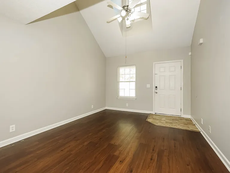 2726 Apostle Ln — Photo 4