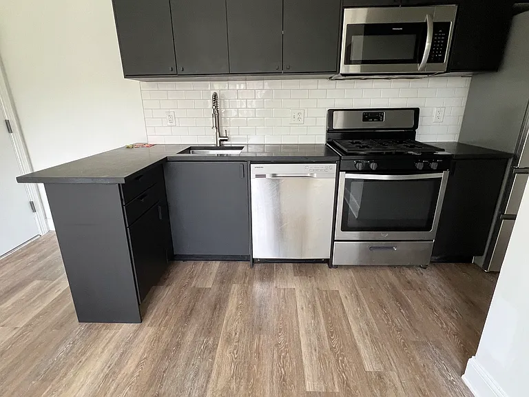 239 12th Pl NE #3 — Photo 5