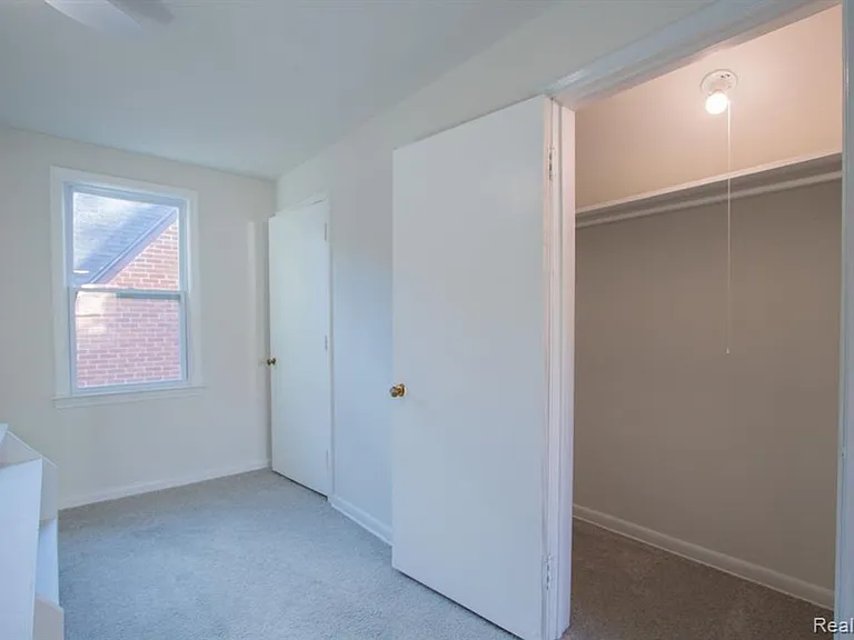 16896 Manor St — Photo 22