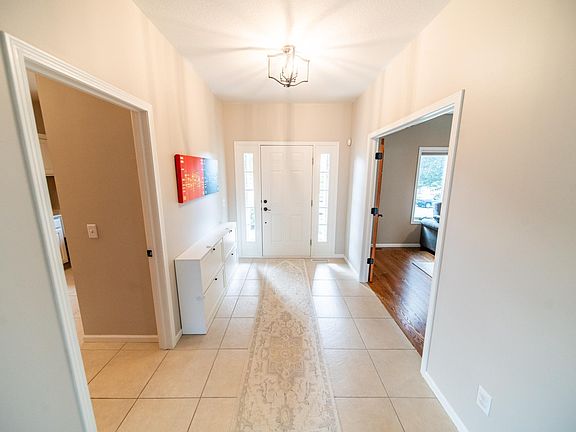 5th image of 706 9th Ave NW