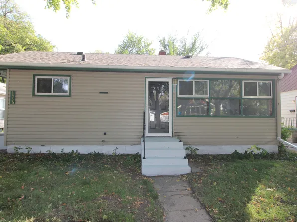 1436 5th Ave S, Fargo, ND 58103