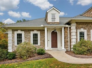 2 W Ryan Mansion Dr, Montebello, NY 10901