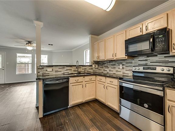 5th image of 2717 White Oak Dr