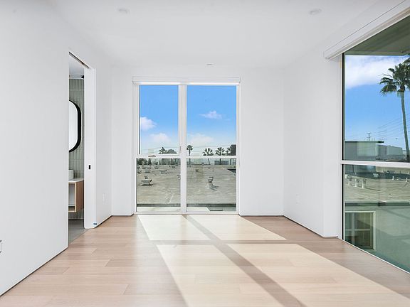 5th image of 1136 N La Cienega Blvd #405