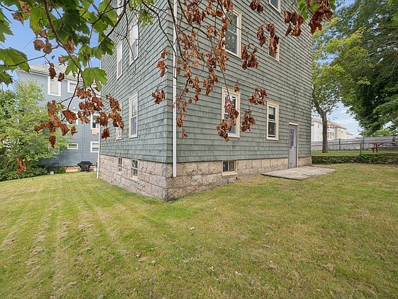 5th image of 89 Rockland St