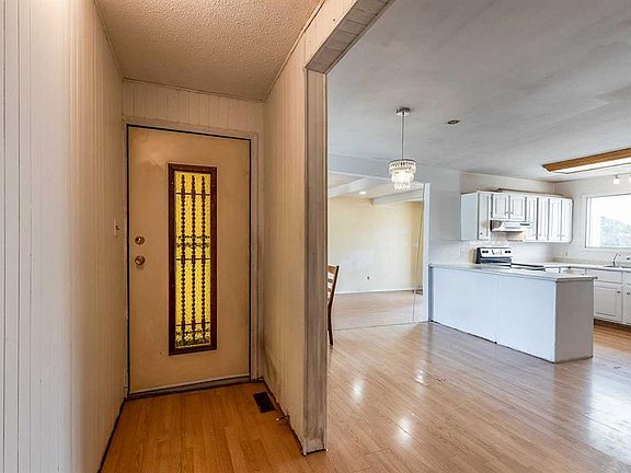 5th image of 9 E Heather Ct