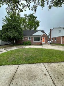 10419 W Eleven Mile Rd, Huntington Woods, MI, 48070