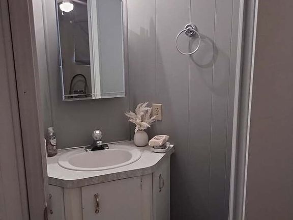 5th image of 570 57th Ave W Lot 72