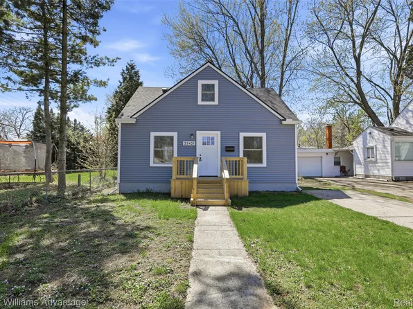 33451 Brown St, Garden City, MI 48135