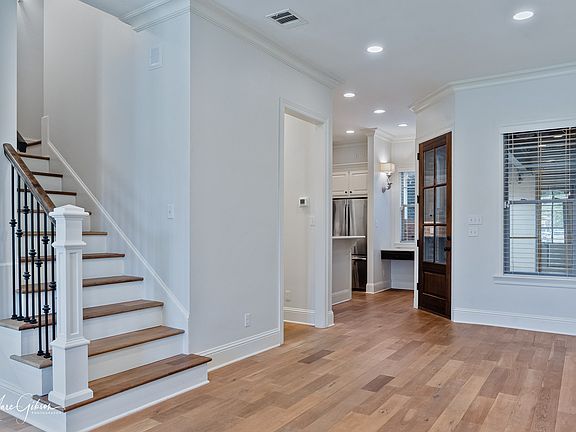 3rd image of 1930 Chestnut Park Ln