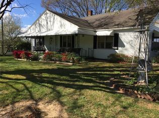 1007 Love Rd, Pilot Mountain, NC 27041