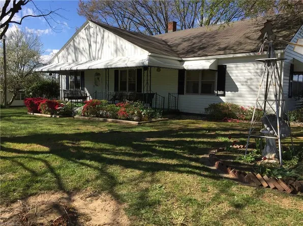 1007 Love Rd, Pilot Mountain, NC 27041