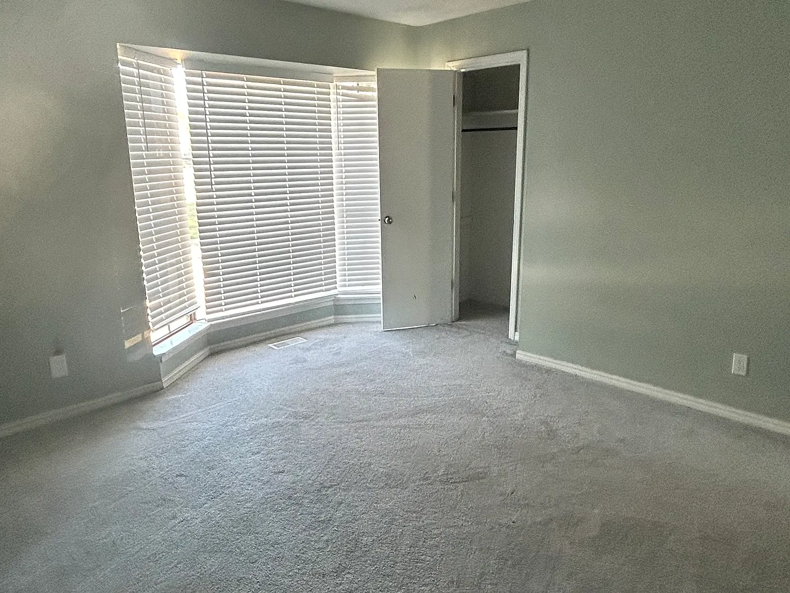 2 bed, 1.5 bath, 1000 sqft, $925 — Photo 2