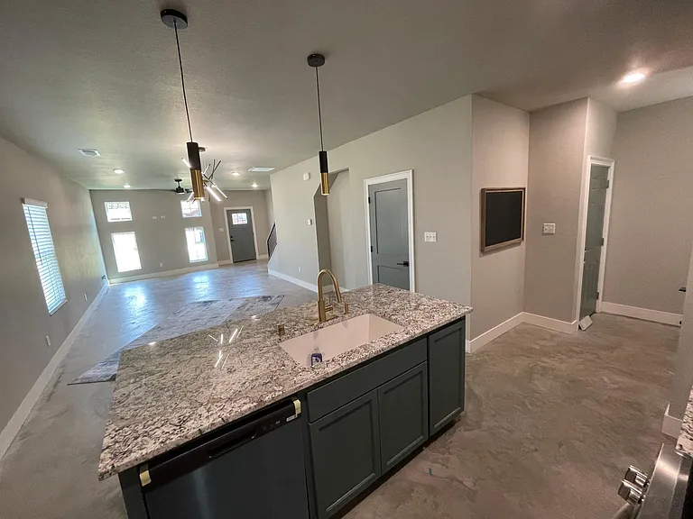 4220 Victoria Dr — Photo 5