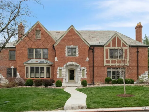 80 Lake Forest Dr, Saint Louis, MO 63117