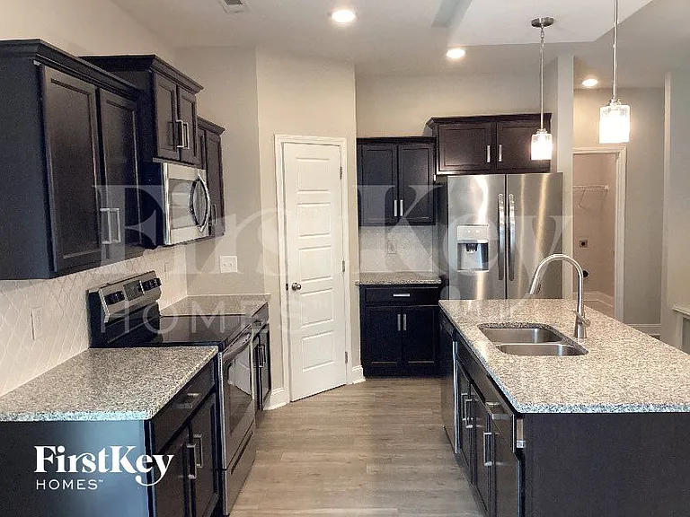 103 Lucerne Ln — Photo 6
