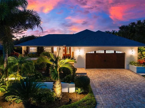 607 N Point Dr, Holmes Beach, FL 34217