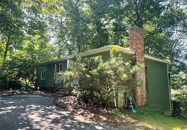 10 Raymond Dr