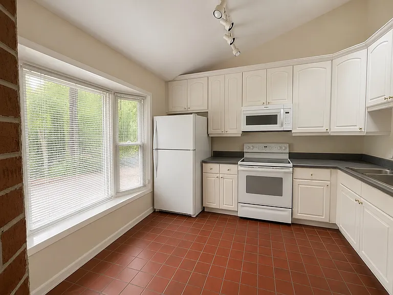 14010 Autumn Woods Rd — Photo 7