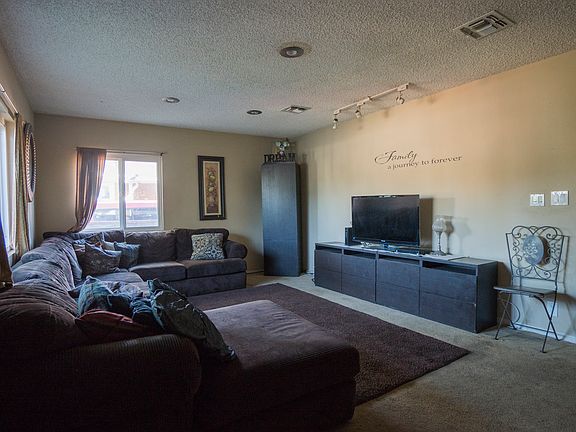 3rd image of 15752 Lemarsh St