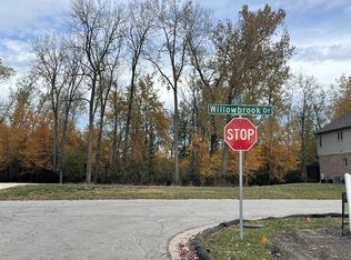 1026 Willowbrook Dr, Schererville, IN 46375