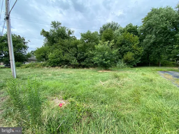 13 Arbutus Ave, New Castle, DE 19720