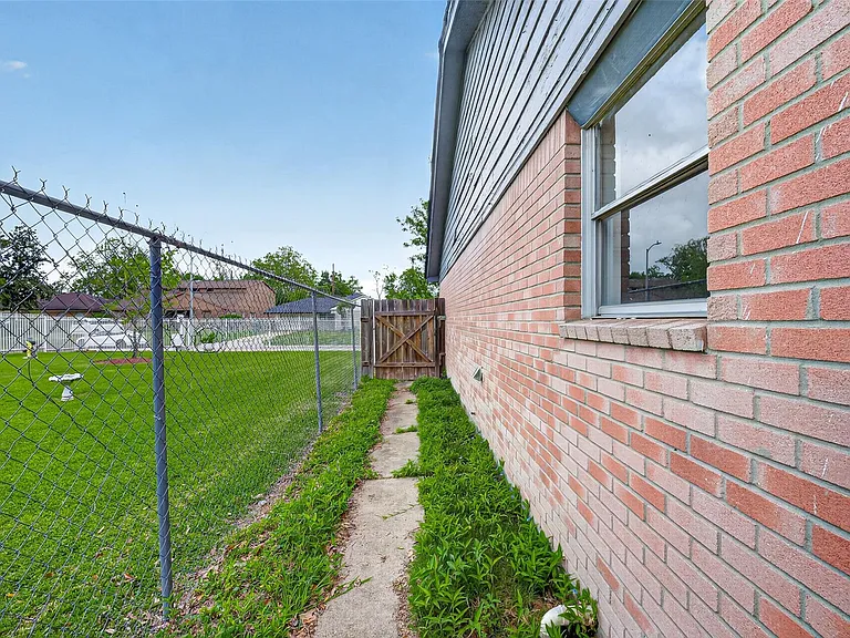 4118 Sunflower St — Photo 34