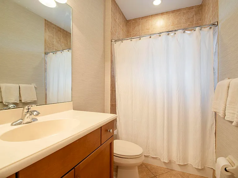 8801 Wellington View Dr — Photo 35