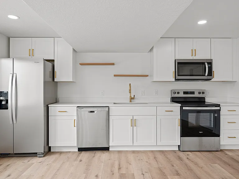 1522 W Russo Dr #BASEMENT — Photo 4