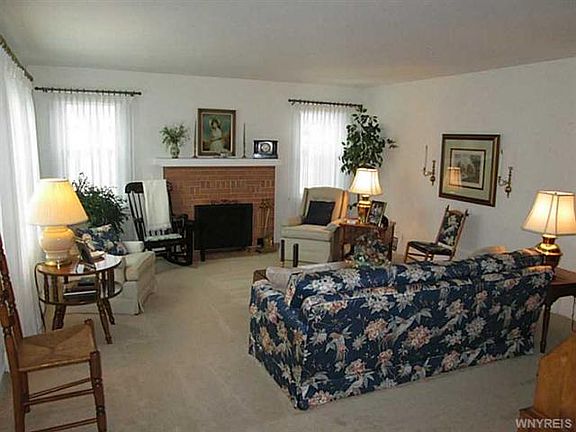 5th image of 390 Huxley Dr