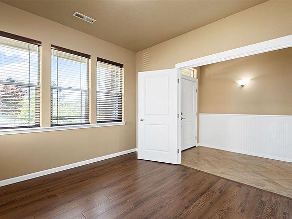 3rd image of 724 Pinnacle Dr