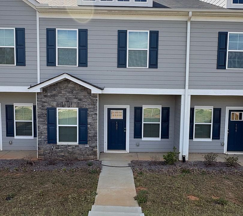 1st image of 102 Pendleton Pl