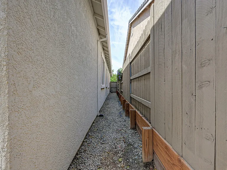 2232 Ranch View Dr — Photo 37