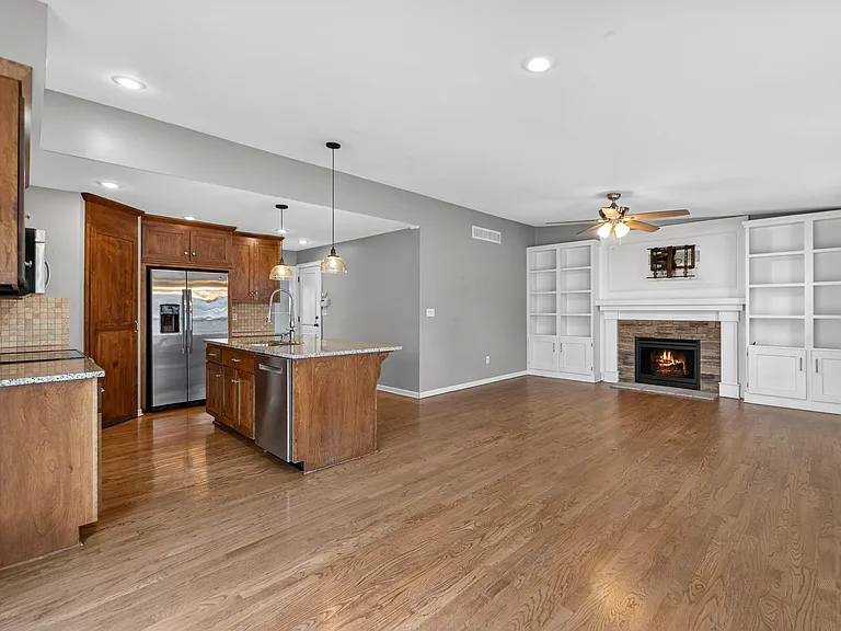 4640 W 70th Ter — Photo 9