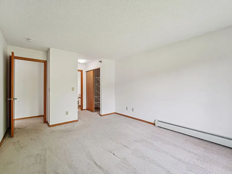 Oaks Lincoln Apartments — Photo 5