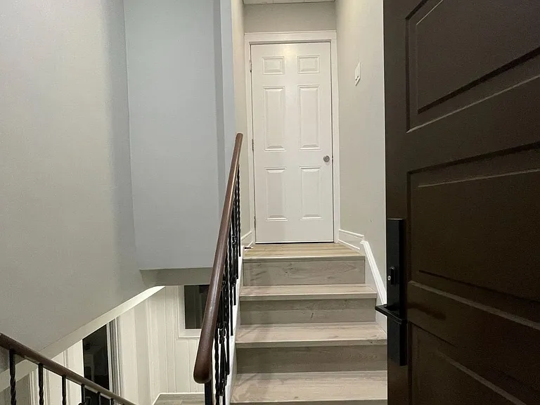 284 Wilmington Ave #LOWER — Photo 2