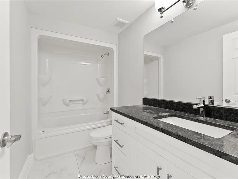 2280 Daytona Ave #C — Photo 9