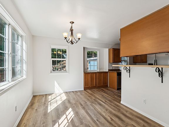 4th image of 775 N Village Ln