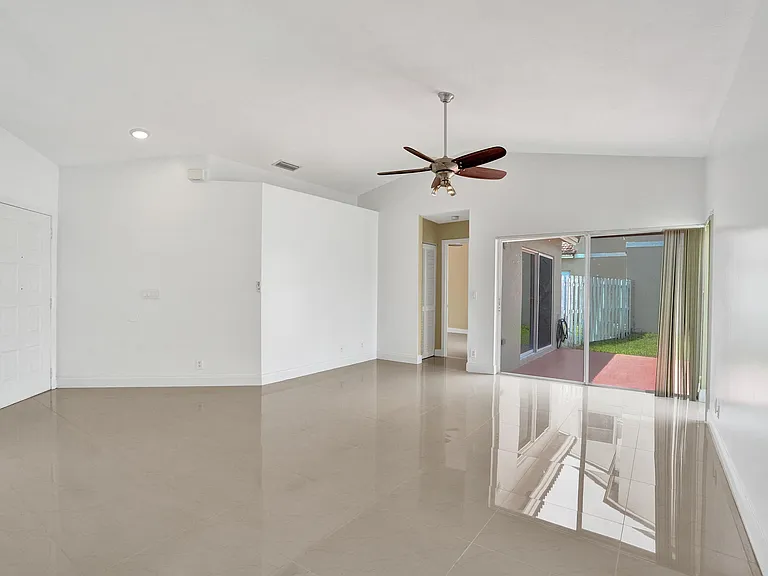 17866 SW 10th Ln — Photo 13