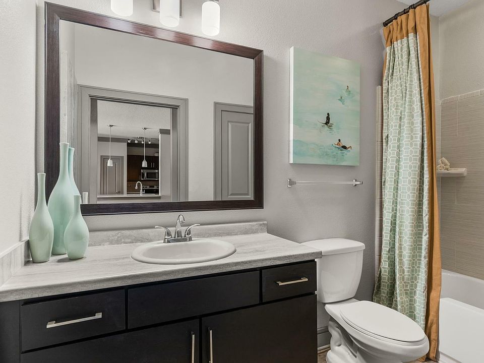 Luxe Lakewood Ranch - Bathroom