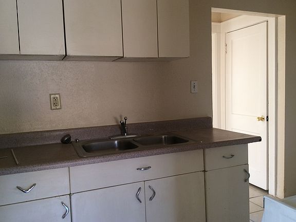 4th image of 2828 Grant Ave APT 1