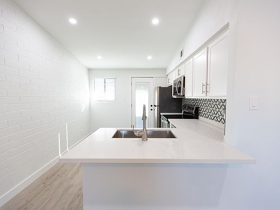 2nd image of 1605 E Montebello Ave #2