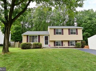 9013 Fox Lair Dr, Burke, VA 22015